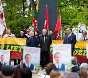 Judėjimo &bdquo;Lietuva yra čia&ldquo; akcija prie&scaron; paskutiniuosius kandidatų debatus