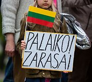 Judėjimo &bdquo;Lietuva yra čia&ldquo; akcija prie&scaron; paskutiniuosius kandidatų debatus