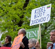 Judėjimo &bdquo;Lietuva yra čia&ldquo; akcija prie&scaron; paskutiniuosius kandidatų debatus