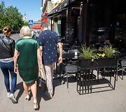 Lauko kavinių staliukai ant Vokiečių gatvės &scaron;aligatvio