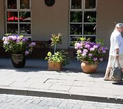 Lauko kavinių staliukai ant Vokiečių gatvės &scaron;aligatvio