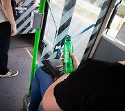 Vie&scaron;uoju transportu važiuojantys keleiviai kar&scaron;tį jaučia ir lauke, ir viduje