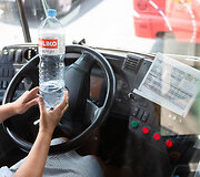 Vie&scaron;uoju transportu važiuojantys keleiviai kar&scaron;tį jaučia ir lauke, ir viduje