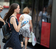 Vie&scaron;uoju transportu važiuojantys keleiviai kar&scaron;tį jaučia ir lauke, ir viduje
