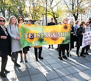 Socialinių darbuotojų akcija &bdquo;Kiek galime gintis rankinėmis?&ldquo;
