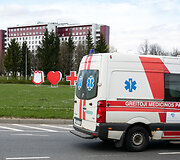 Padėkos medikams ženklas prie Santaros klinikų