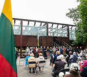 Aukų pagerbimas Naujosios Vilnios geležinkelio stoties memoriale