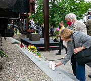 Aukų pagerbimas Naujosios Vilnios geležinkelio stoties memoriale