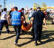 Perkaitusį lenktynių žiūrovą apžiūrėjo medikai