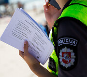 Pareigūnės &Scaron;ventosios paplūdimyje