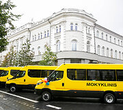 Savivaldybėms buvo perduoti 25 nauji mokykliniai autobusai