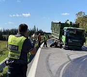 Lengvojo automobilio ir sunkvežimio avarija A16 kelyje