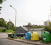 Netvarkingai tvarkomos &scaron;iuk&scaron;lės ir lauko tualetas Naujininkų gatvėje