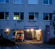 COVID-19 pacientai atvežami į Vilniaus miesto klinikinę ligoninę