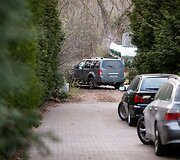 Automobiliu užstatytas Žvėryne esantis takelis link Neries