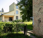 &Scaron;alia esanti Dieveni&scaron;kių Adomo Mickevičiaus gimnazija