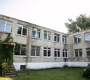 Mokykla Dieveni&scaron;kėse, kurioje planuojama apgyvendinti migrantus