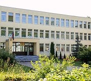 &Scaron;alia esanti Dieveni&scaron;kių Adomo Mickevičiaus gimnazija