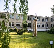 Mokykla Dieveni&scaron;kėse, kurioje planuojama apgyvendinti migrantus
