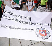 Dieveni&scaron;kių bendruomenės mitingas prie&scaron; migrantų apgyvendinimą