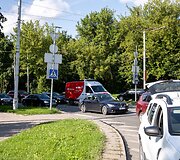 Žiedinėje sankryžoje apvirto betonvežis