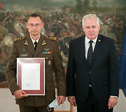 Apdovanoti kariai, padėję įvykdyti afganistaniečių evakuacijos operaciją