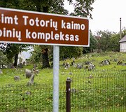 Keturiasde&scaron;imt Totorių kaimo senųjų kapinių kompleksas