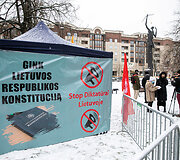 &bdquo;Lietuvos &scaron;eimų sąjūdžio&ldquo; protesto akcija prie Seimo