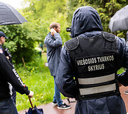 Savavali&scaron;kai pasodintų augalų i&scaron;kasimas Birutės gatvėje Vilniuje