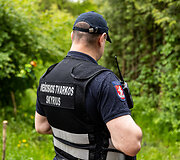 Savavali&scaron;kai pasodintų augalų i&scaron;kasimas Birutės gatvėje Vilniuje