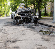 A.Mickevičiaus g. naktį sudegę automobiliai