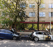 A.Mickevičiaus g. naktį sudegę automobiliai