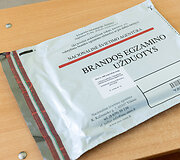 Lietuvoje laikomas Lietuvių kalbos ir literatūros brandos egzaminas