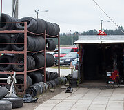 Padangų prekyba Gariūnų automobilių turguje