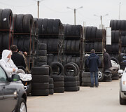 Padangų prekyba Gariūnų automobilių turguje