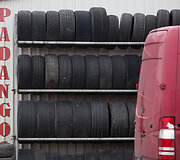 Padangų prekyba Gariūnų automobilių turguje