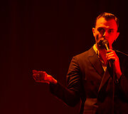 &bdquo;Hurts&ldquo; koncerto akimirka