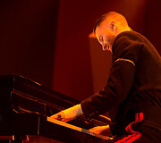 &bdquo;Hurts&ldquo; koncerto akimirka