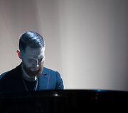 &bdquo;Hurts&ldquo; koncerto akimirka