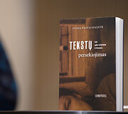 Tekstų persekiotoją Giedrą Radvilavičiūtę apklausia Gytis Norvilas