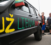 Daugiausiai JEEP automobolių papuo&scaron;tų Lietuvos atributika