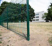 Aplink Vilniaus Sausio 13-osios mokyklą tveriama tvora