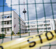 Aplink Vilniaus Sausio 13-osios mokyklą tveriama tvora