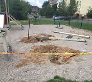 Vilniuje Kaminkelio g. i&scaron;montuojama vaikų žaidimų aik&scaron;telė