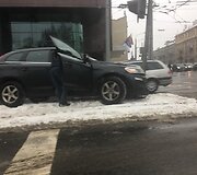 Vilniuje, &Scaron;eimyn&scaron;kių g. &bdquo;Volvo&ldquo; įsirėžė į &scaron;viesoforą