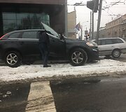 Vilniuje, &Scaron;eimyn&scaron;kių g. &bdquo;Volvo&ldquo; įsirėžė į &scaron;viesoforą