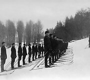 Fizinio lavinimo pratybos su slidėmis. 1935 m.