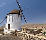 Vėjas i&scaron;naudojamas ir malūnų sparnams