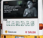 &Scaron;iauliuose &ndash; Lietuvos partizanų nuotraukomis ir citatomis papuo&scaron;ti autobusai