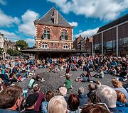 Gatvės teatro festivalis SPOT: kvapą gniaužiantys akrobatiniai triukai ir menas netikėtose erdvėse